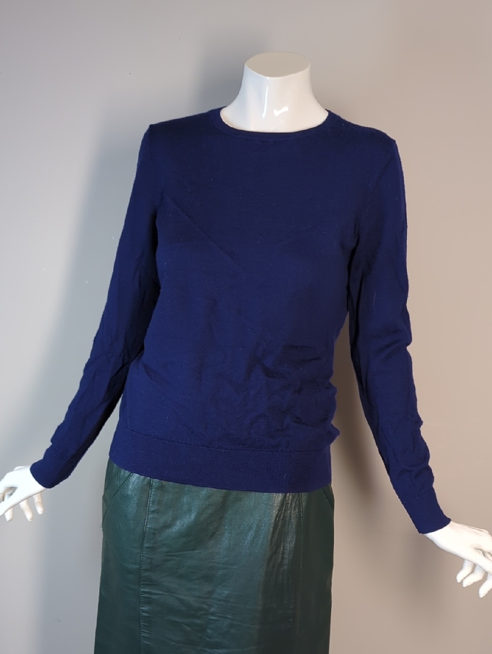En Thread Merino Wool Classic Crewneck Sweater in Deep Navy